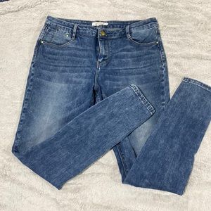 94. EIGHTYTWO skinny jeans